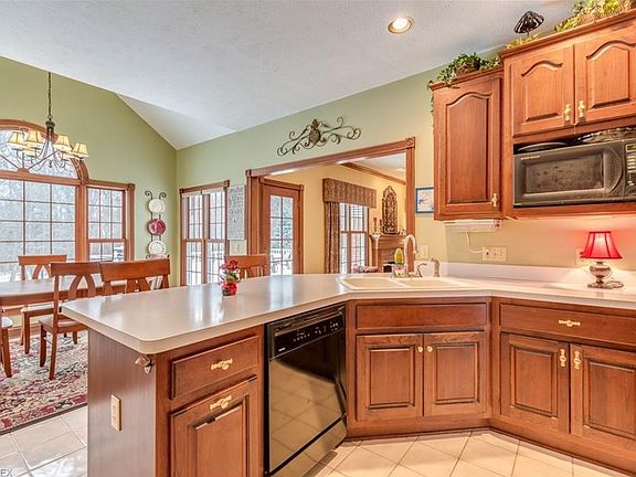 4th image of 7979 Eleanor Ct