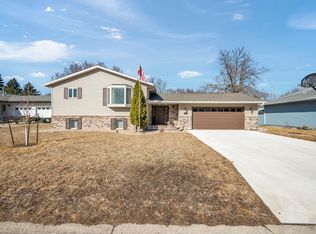 940 27th St, Spirit Lake, IA 51360