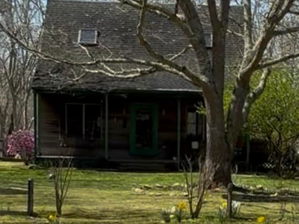 2nd image of 10 Red Pony Rd W