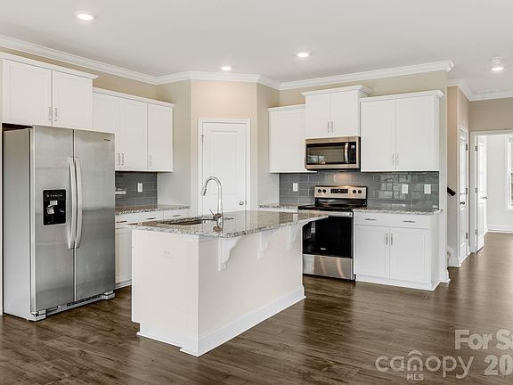 2nd image of 124 Creekview Rd
