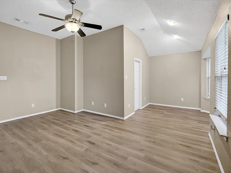 1105 Hidden Glade Dr — Photo 15