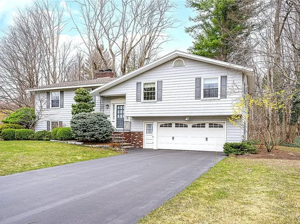 115 Old Farm Rd, Fayetteville, NY 13066