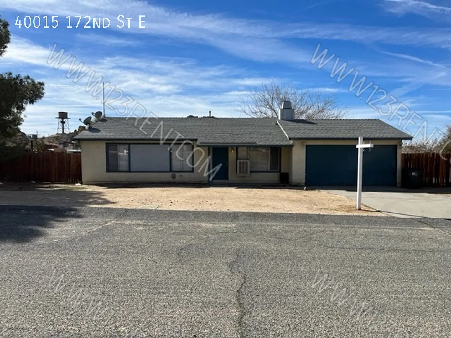 Lake Los Angeles 4 Bed / 2 Bath on a Half Acre, RV Space, 2-Car Garage, Vouchers Welcome — Photo 1