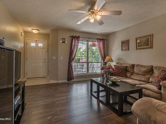 4th image of 5680 E Grove Dr SE
