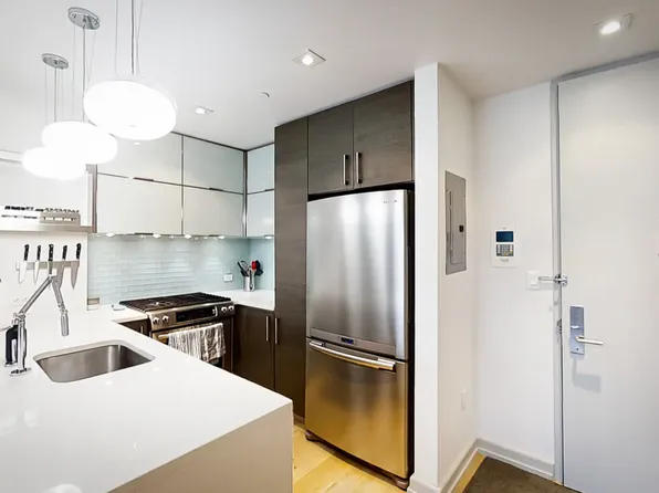 21-45 44th Drive image 2 of 11