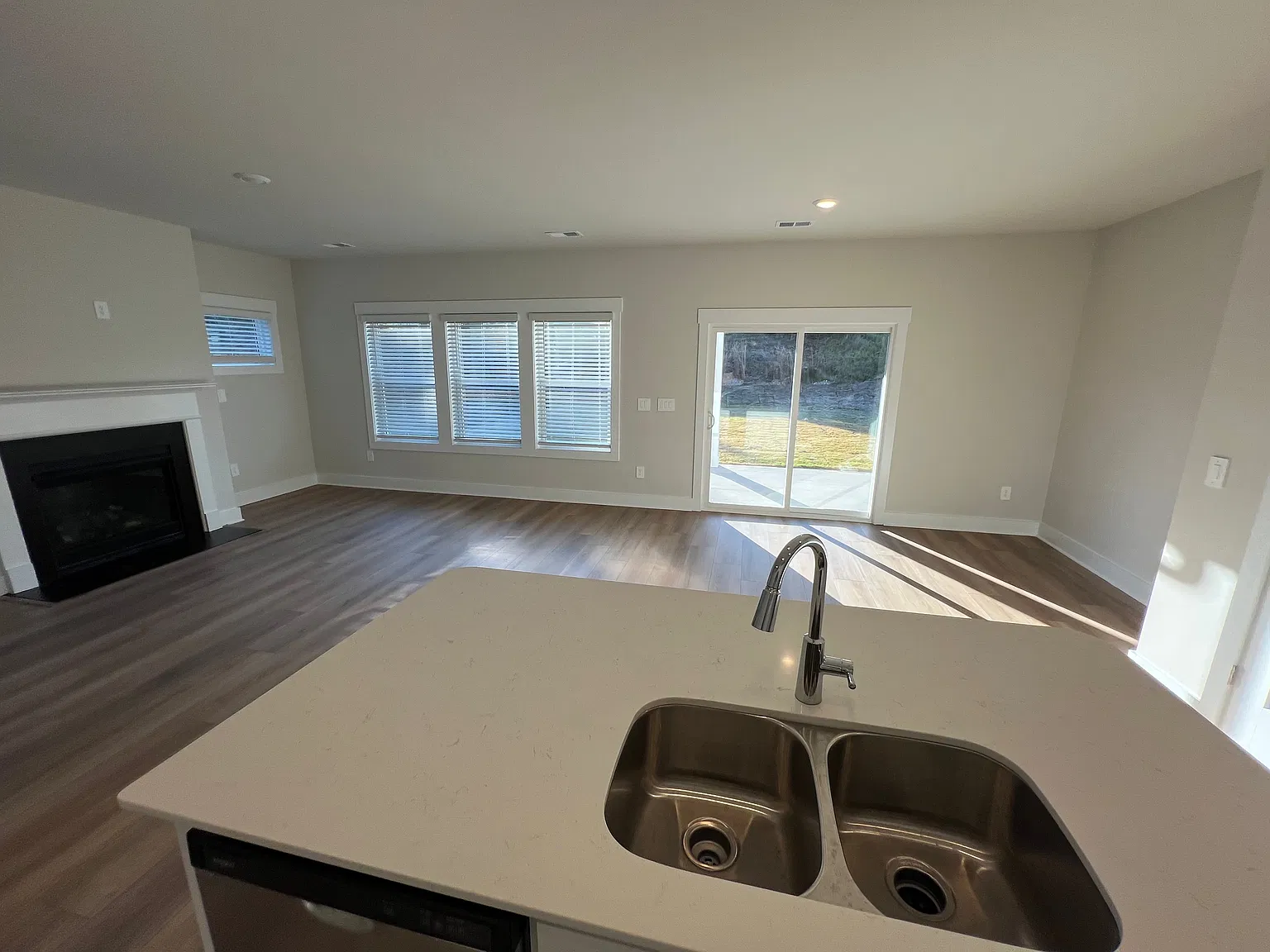 4 bed, 1934 sqft, $2,250 — Photo 3