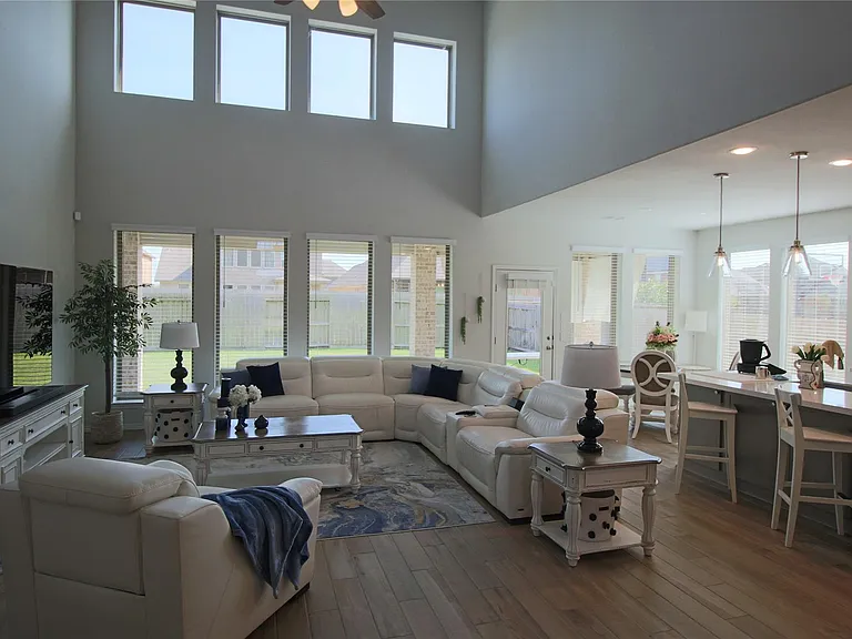 24727 Tanoureen Dr — Photo 15