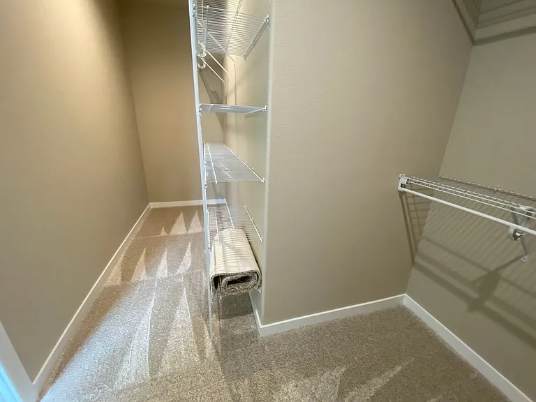 909 Durham Ave — Photo 12