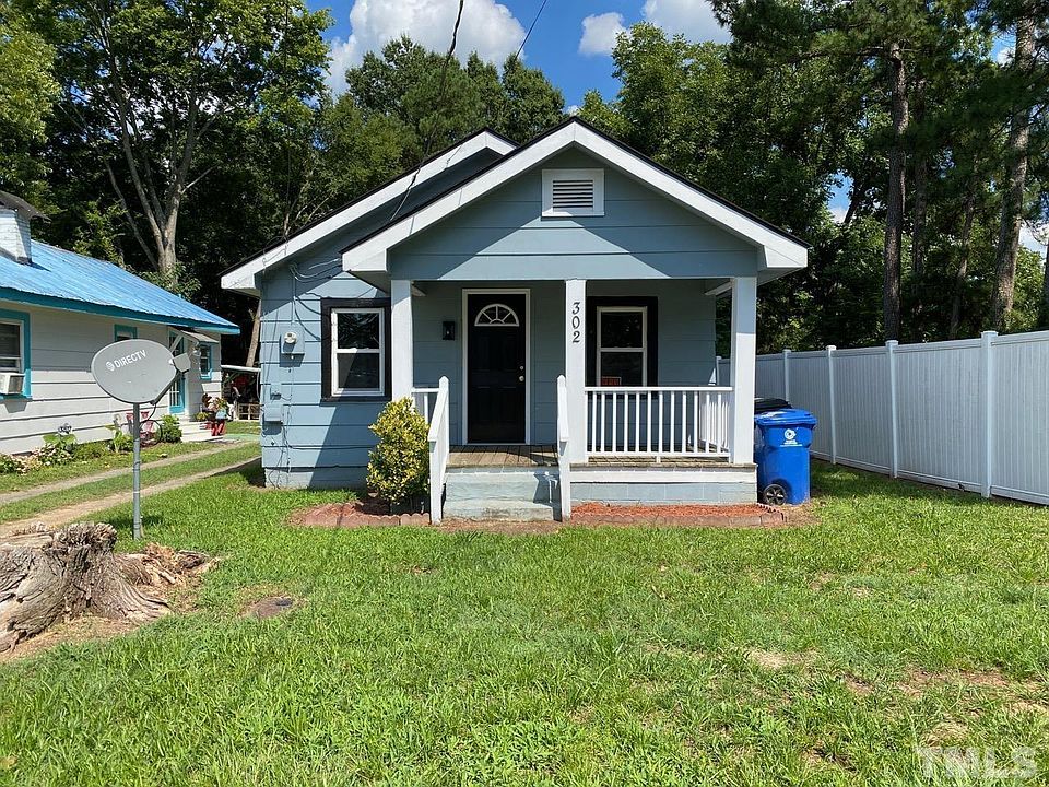 1st image of 302 N Farmer Dr