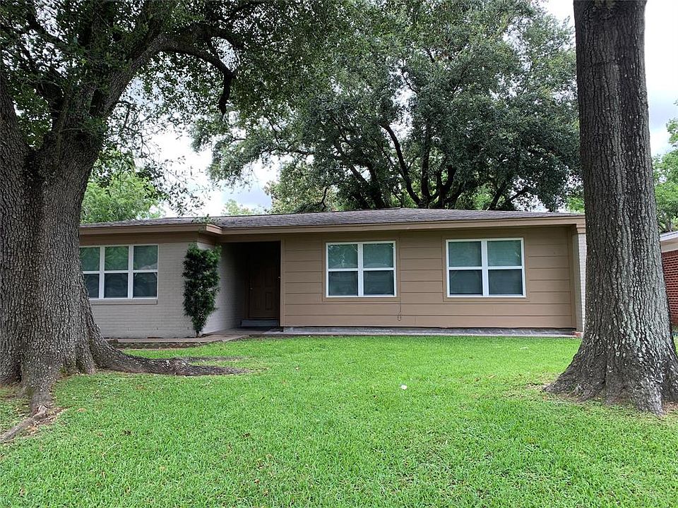 1st image of 2802 John Dr