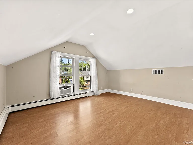 15 Pershing Ave — Photo 24