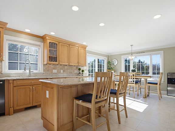 5th image of 17 Stoneybrook Rd