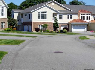 303 Valley Pointe Dr, Niskayuna, NY 12309