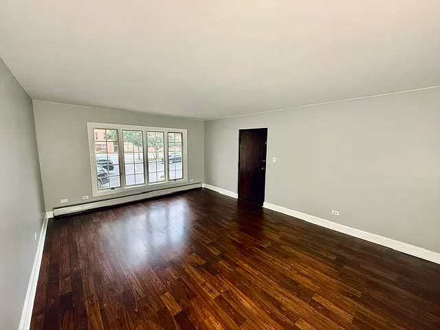 3 bed, 1100 sqft, $2,800 — Photo 3