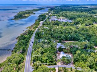 104 Bay Colony Way, Apalachicola, FL 32320