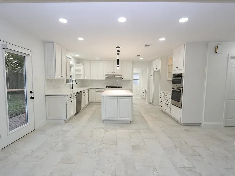 4839 McDermed Dr — Photo 9