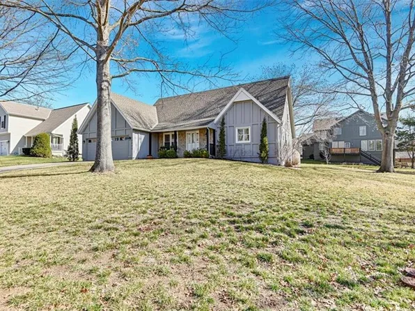 15243 Dearborn St, Overland Park, KS 66223