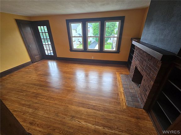 4th image of 87 Eiseman Ave