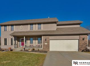 20927 McClellan Cir, Gretna, NE 68028