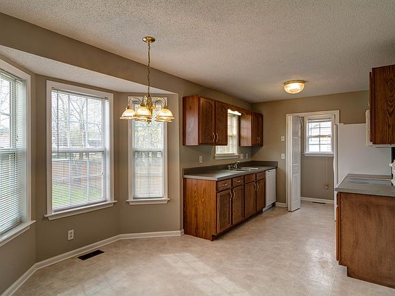 EIK/Kitchen/Laundry Room