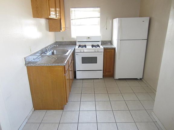 4th image of 223 Winslow St