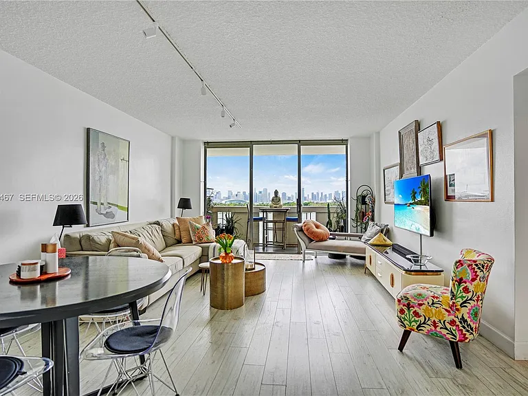 800 West Ave #921 — Photo 3