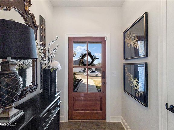 5th image of 552 Birchwood Blvd