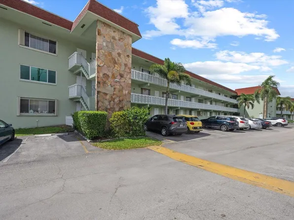 3300 Springdale Boulevard #202, Palm Springs, FL 33461