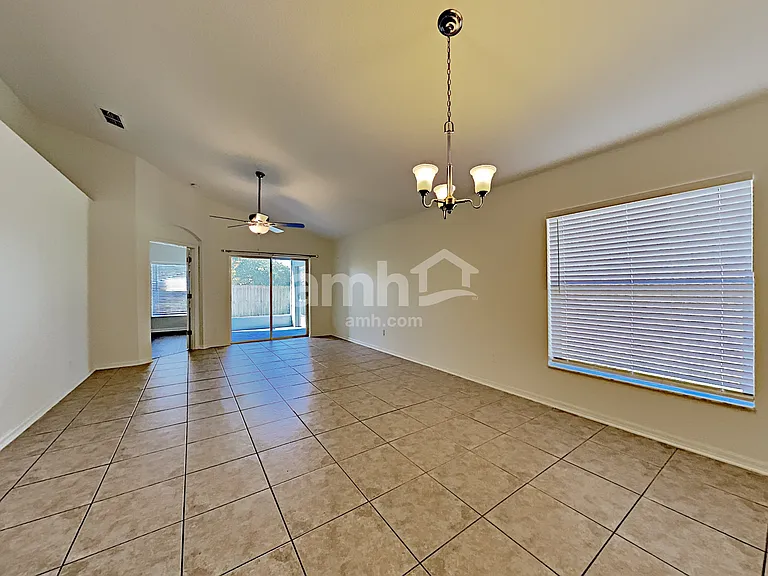 992 Stanvoy St — Photo 5