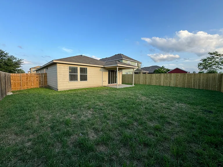 5704 Capricorn Loop — Photo 32