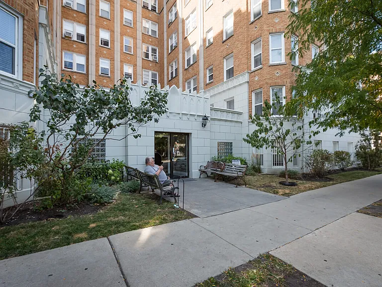 6748 N. Ashland Ave — Photo 2