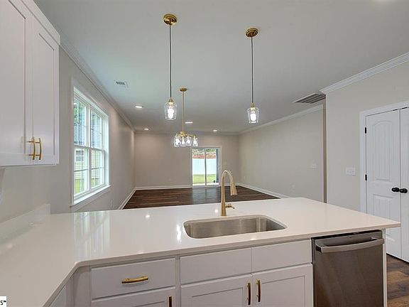 3rd image of 110 N 6th St