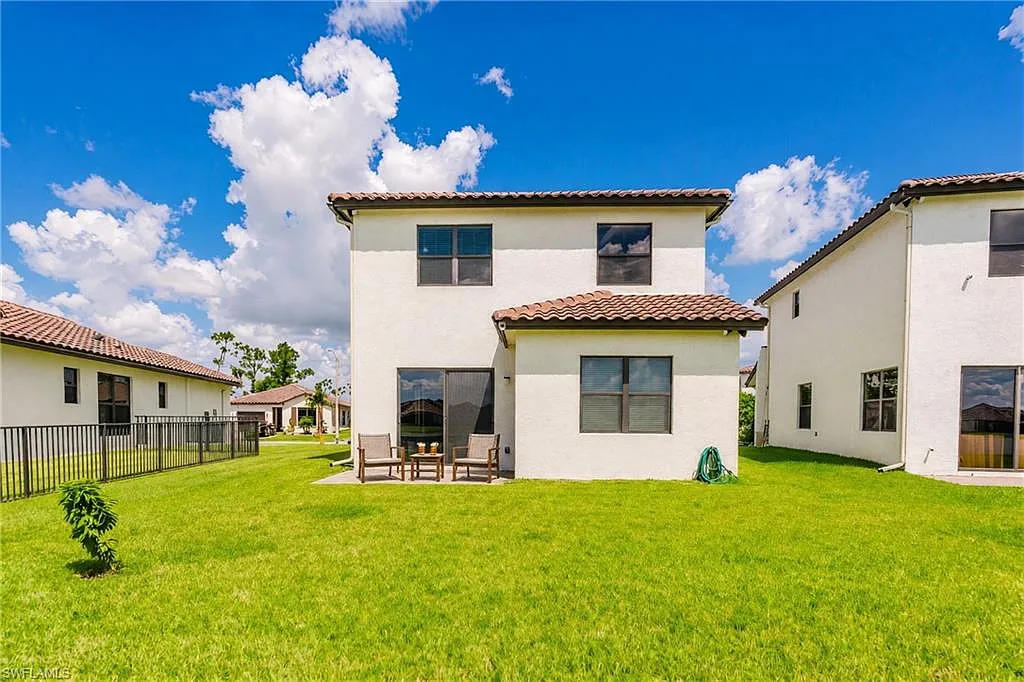 3 bed, 2.5 bath, 1788 sqft, $2,449 — Photo 3