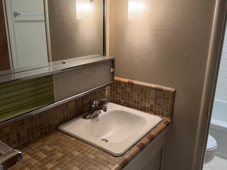 2406 G St — Photo 11