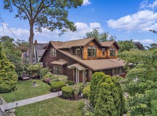 15 Soundview Dr, Larchmont, NY 10538