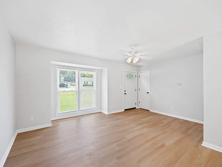 11413 Deham Dr — Photo 6
