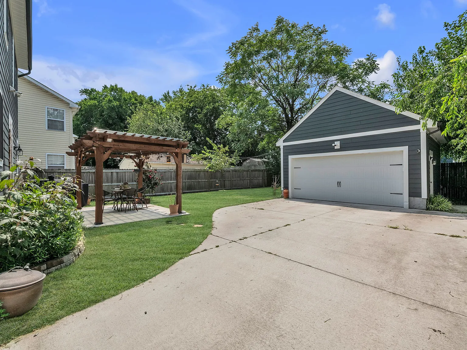 4 bed, 2176 sqft, $3,350 — Photo 4