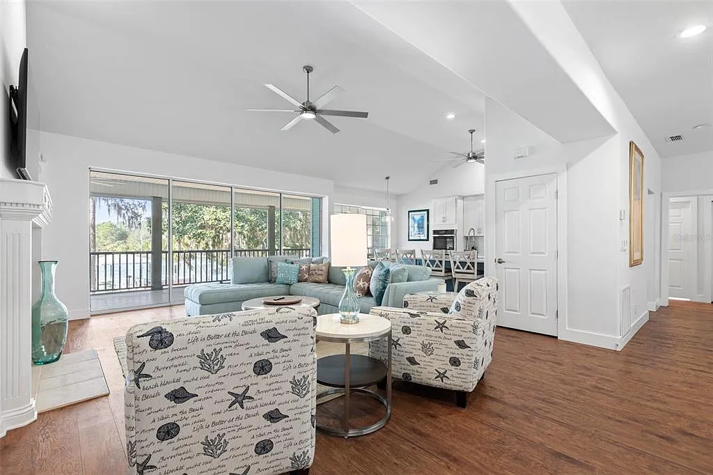 4 bed, 3.0 bath, 3864 sqft, $5,450 — Photo 4