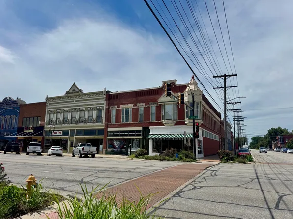 202 1/2 S Main St, Ottawa, KS