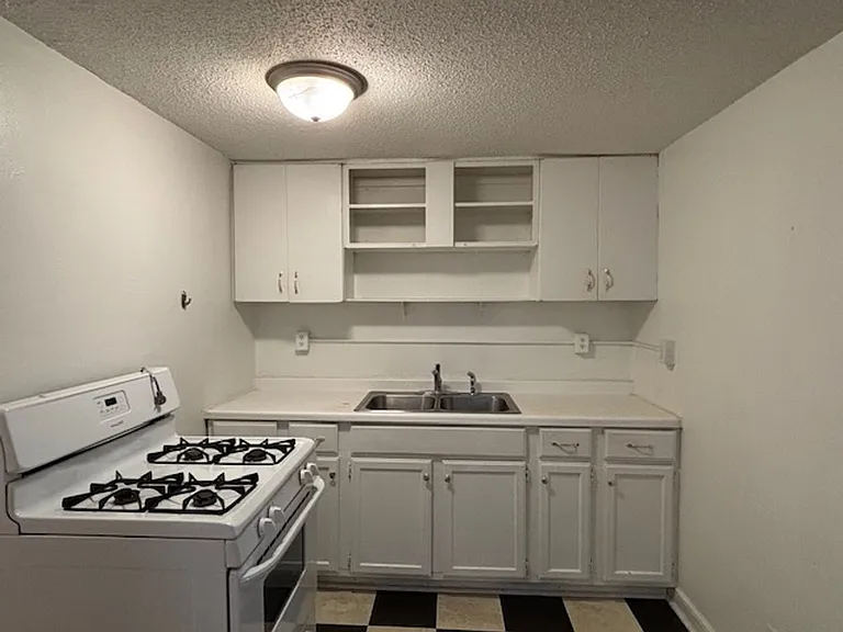 1670 Marshall Ave — Photo 8
