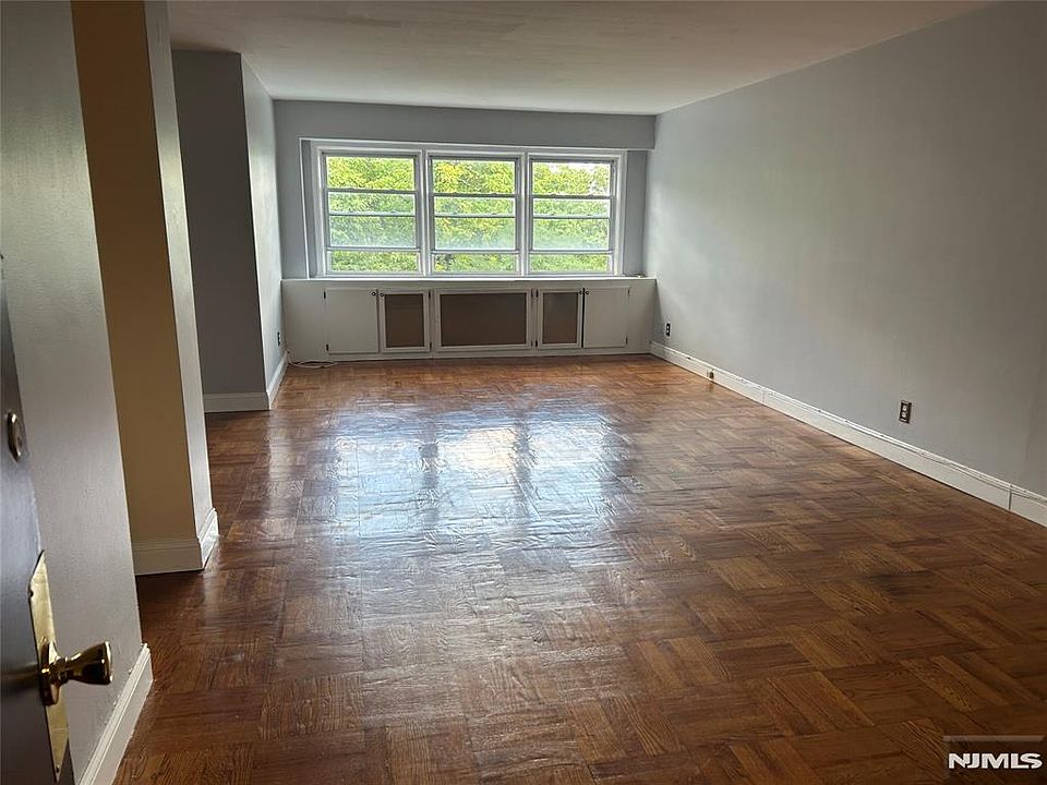 1st image of 415 Claremont Ave #C006a
