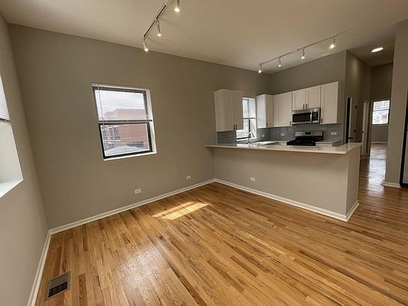 3rd image of 4955 N Damen Ave APT 2R