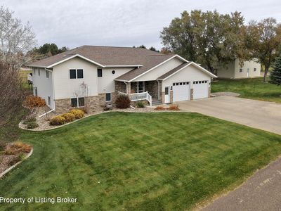2327 8th St E, Dickinson, ND, 58601