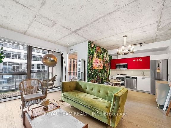 2nd image of 39 Brant St #815