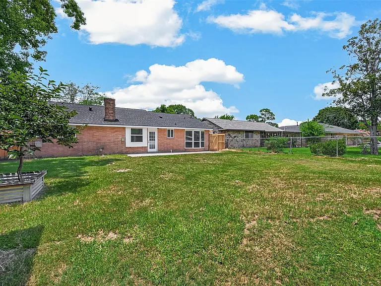 313 Stratmore Dr — Photo 25