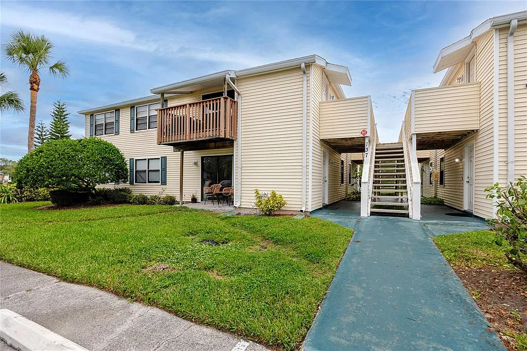 2 bed, 2.0 bath, 915 sqft, $1,700 — Photo 1