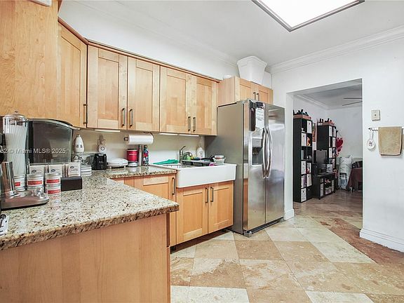 3rd image of 11041 NE 10th Ave