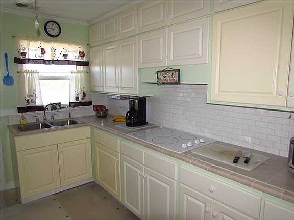 3rd image of 882 Gulf Shore Dr