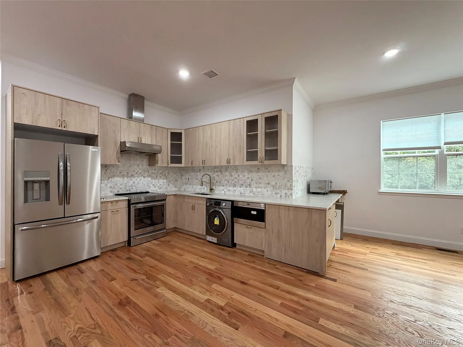 2 bed, 1.0 bath, 6854 sqft, $4,500 — Photo 1