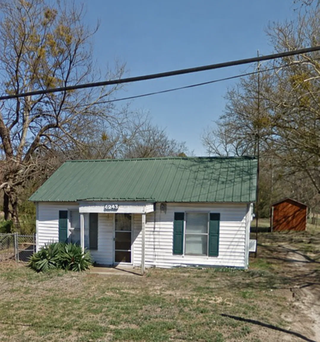 3 bed, 1.0 bath, $950 — Photo 1